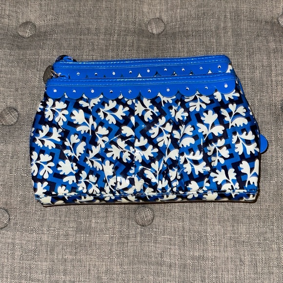 Vera Bradley Cosmetic Case 💙 - Picture 1 of 2